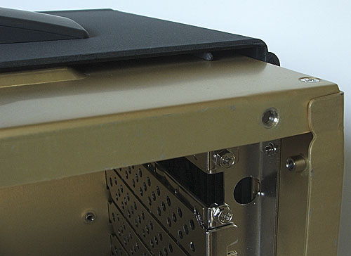 lunchbox style portable workstation MPC-8000 series detail view of chassis construction